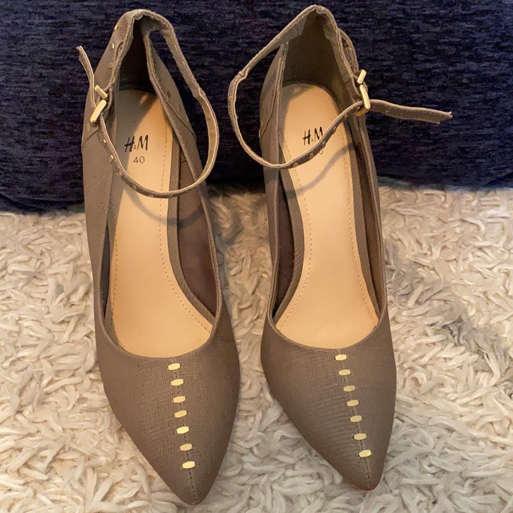 Heels - Picture 2 of 4